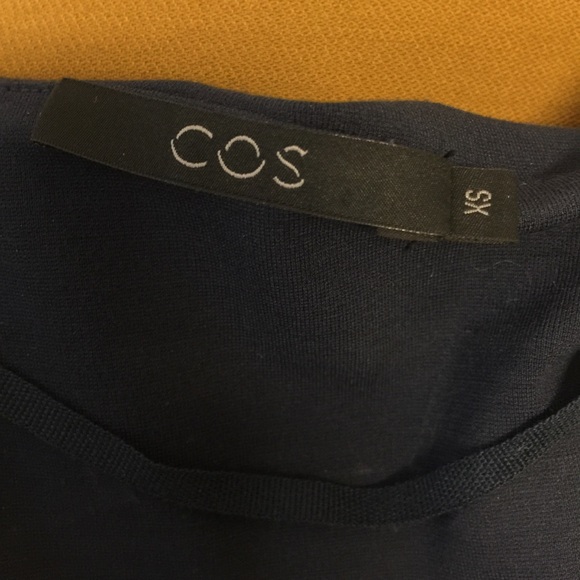 COS Dark blue dress with easy pleats in front - Picture 2 of 4